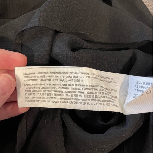 NWT Abercrombie & Fitch Sheer Layered Flowy Black Blouse - Size Large - Picture 7 of 7